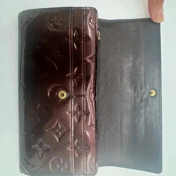 LOUIS VUITTON Sarah Vernis Wallet - Picture 8 of 8